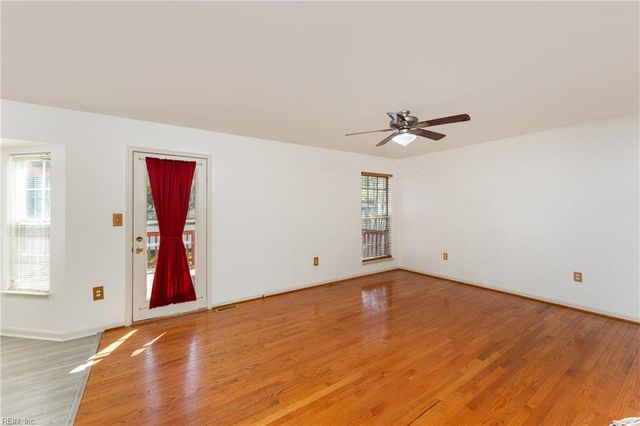 13 Cross Cut LN, Fredericksburg, VA 22405