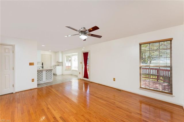 13 Cross Cut LN, Fredericksburg, VA 22405