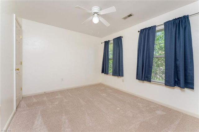 13 Cross Cut LN, Fredericksburg, VA 22405