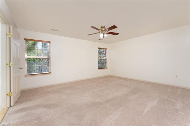 13 Cross Cut LN, Fredericksburg, VA 22405