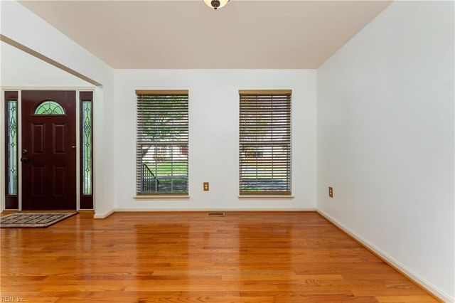 13 Cross Cut LN, Fredericksburg, VA 22405