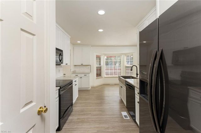 13 Cross Cut LN, Fredericksburg, VA 22405