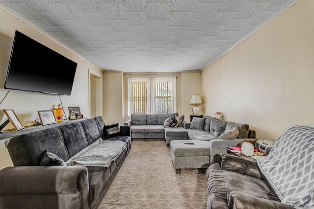 1902 N Albany Avenue, Chicago, IL 60647