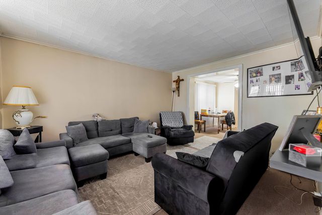 1902 N Albany Avenue, Chicago, IL 60647