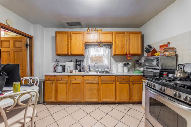 1902 N Albany Avenue, Chicago, IL 60647