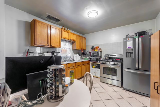 1902 N Albany Avenue, Chicago, IL 60647