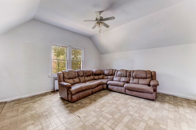 1902 N Albany Avenue, Chicago, IL 60647