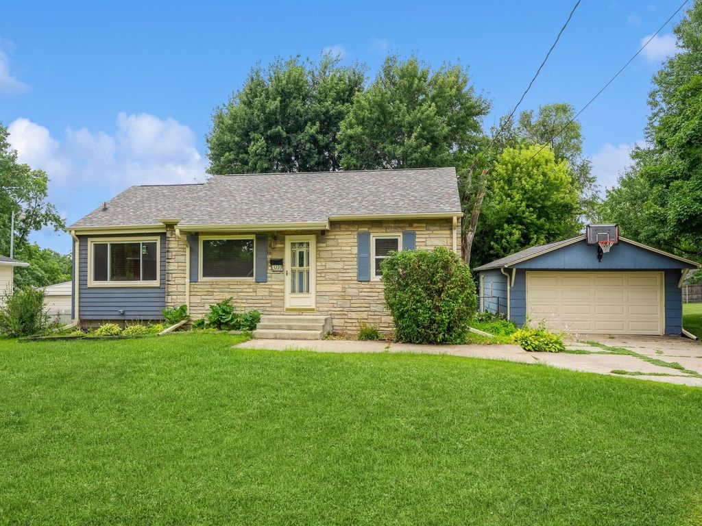 3220 59th Street, Des Moines, IA 50322