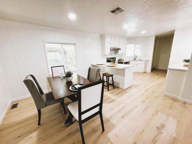 128 Chateau La Salle Drive, San Jose, CA 95111