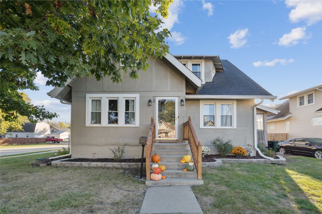 437 4th Street, West Des Moines, IA 50265