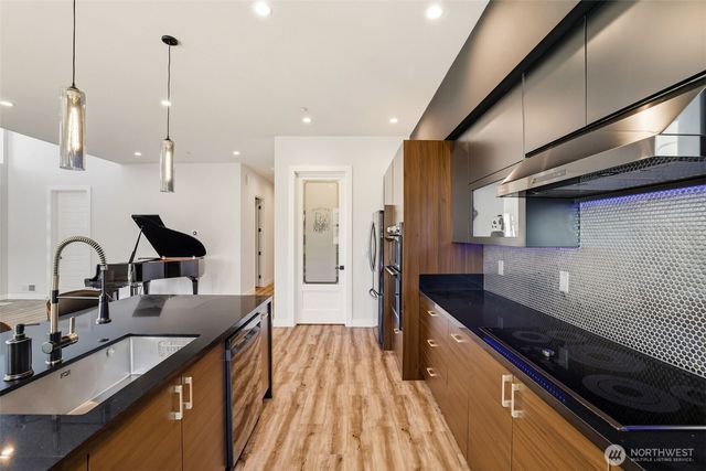 18111 84th Avenue W, Edmonds, WA 98026