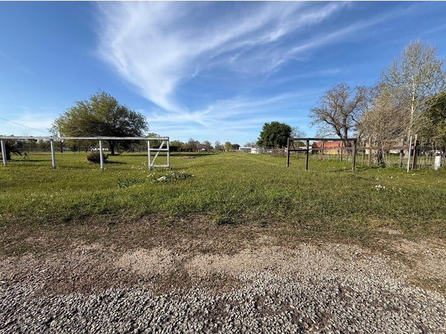 64 County Road 48614, Dayton, TX 77535