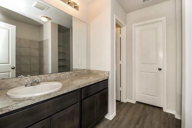 5516 Eagle Point Drive, Fort Worth, TX 76119