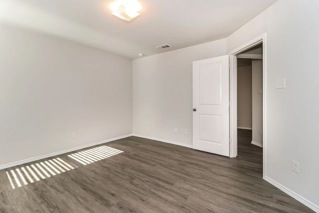 5516 Eagle Point Drive, Fort Worth, TX 76119