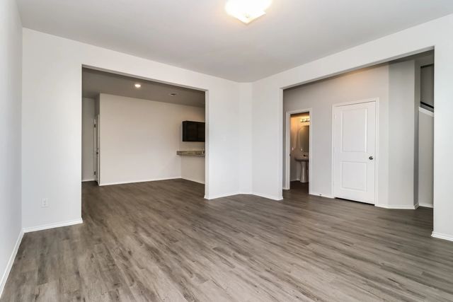 5516 Eagle Point Drive, Fort Worth, TX 76119