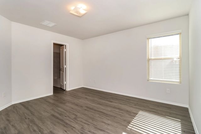 5516 Eagle Point Drive, Fort Worth, TX 76119