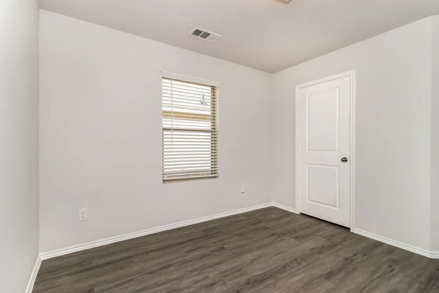 5516 Eagle Point Drive, Fort Worth, TX 76119
