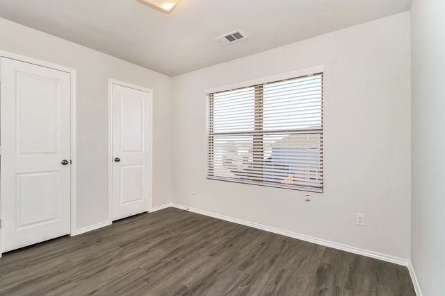 5516 Eagle Point Drive, Fort Worth, TX 76119