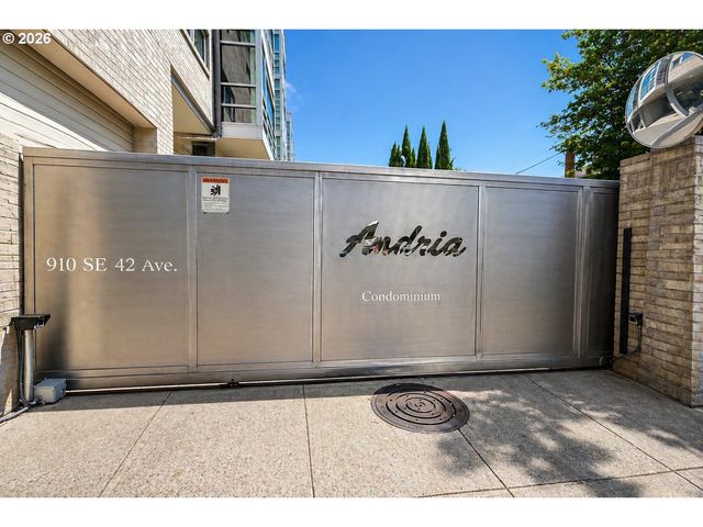 910 Se 42ND Ave 240, Portland, OR 97215