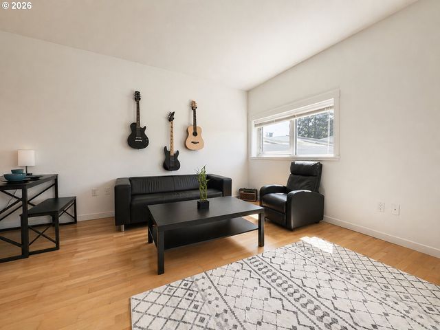 910 Se 42ND Ave 240, Portland, OR 97215