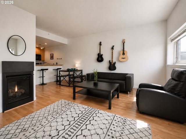 910 Se 42ND Ave 240, Portland, OR 97215