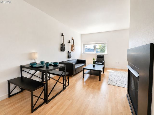 910 Se 42ND Ave 240, Portland, OR 97215