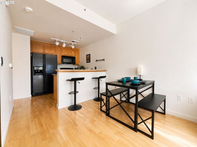 910 Se 42ND Ave 240, Portland, OR 97215