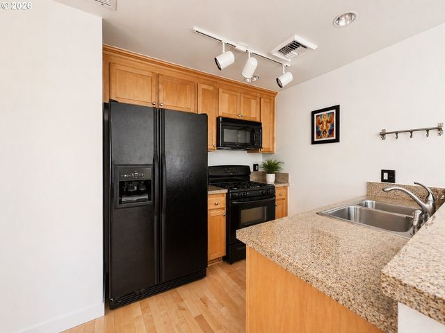 910 Se 42ND Ave 240, Portland, OR 97215