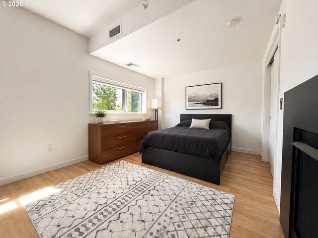 910 Se 42ND Ave 240, Portland, OR 97215