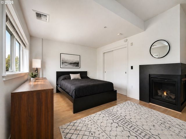 910 Se 42ND Ave 240, Portland, OR 97215