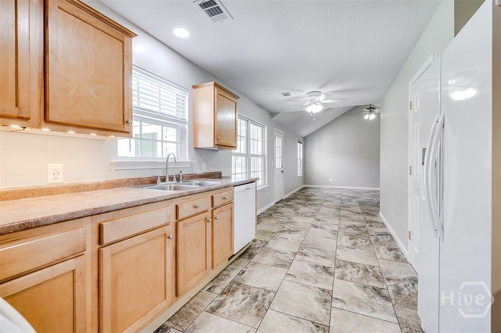 Image 14 of property listing at 107 Rogers Drive, Rincon, GA 31326