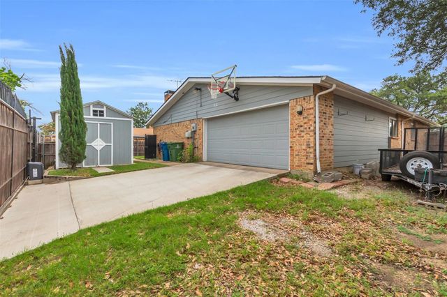 1901 Paxton Drive, Carrollton, TX 75007