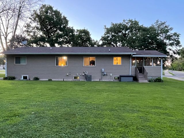 901 22nd Avenue SW, Austin, MN 55912