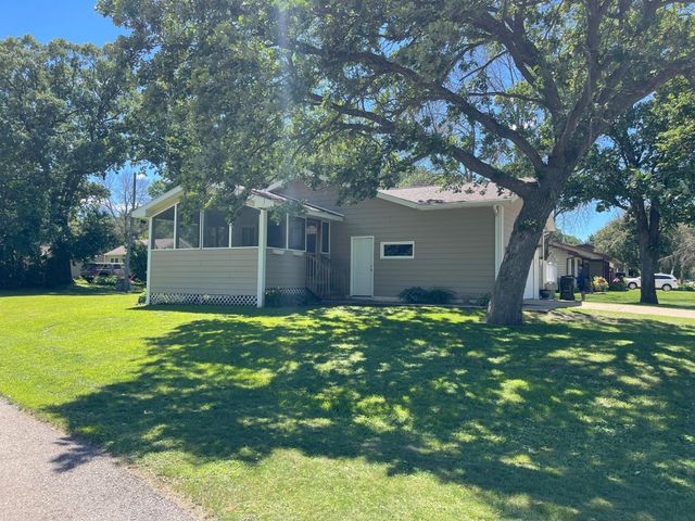 901 22nd Avenue SW, Austin, MN 55912