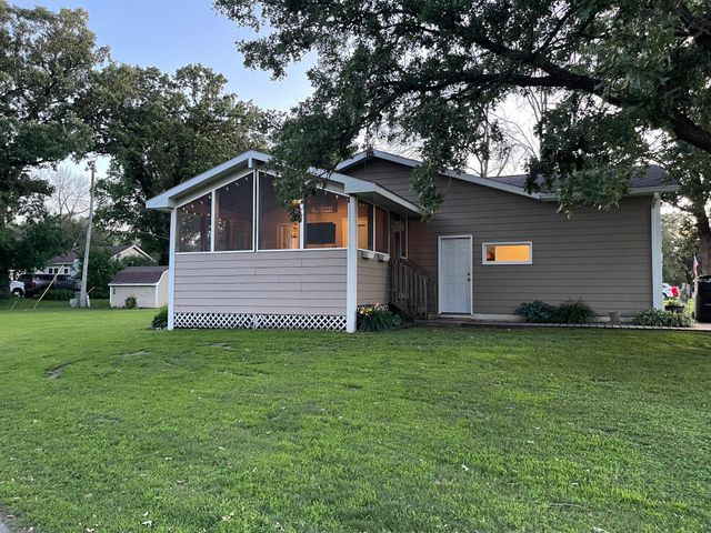 901 22nd Avenue SW, Austin, MN 55912