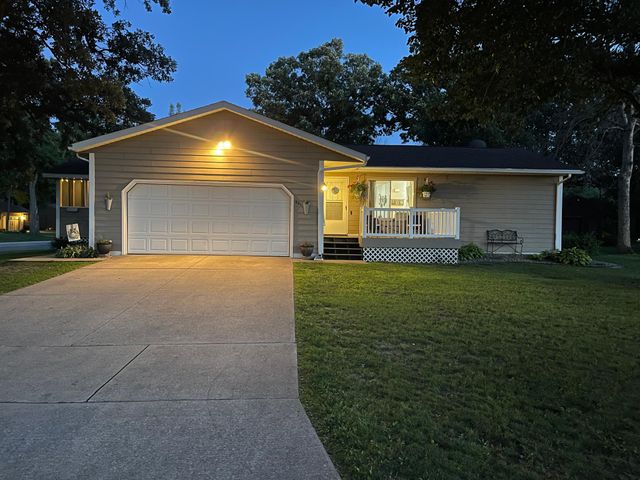 901 22nd Avenue SW, Austin, MN 55912