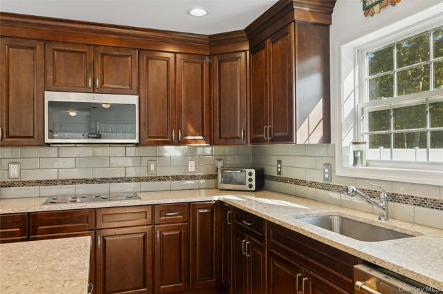 16 Mastro Court, Baiting Hollow, NY 11933