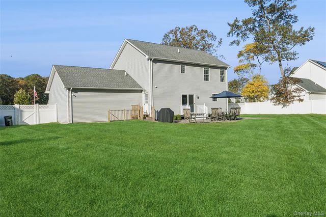 16 Mastro Court, Baiting Hollow, NY 11933