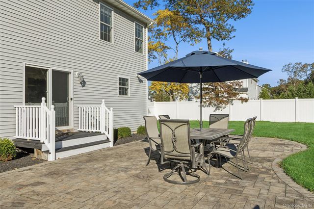 16 Mastro Court, Baiting Hollow, NY 11933