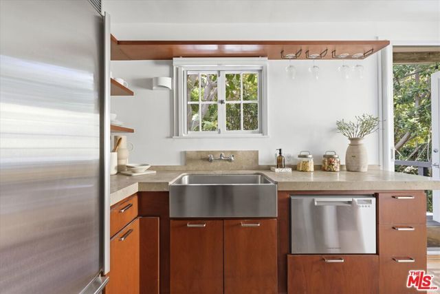 8924 Ashcroft Avenue, West Hollywood, CA 90048
