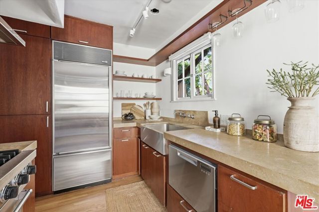 8924 Ashcroft Avenue, West Hollywood, CA 90048
