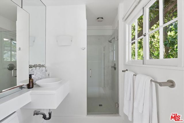 8924 Ashcroft Avenue, West Hollywood, CA 90048