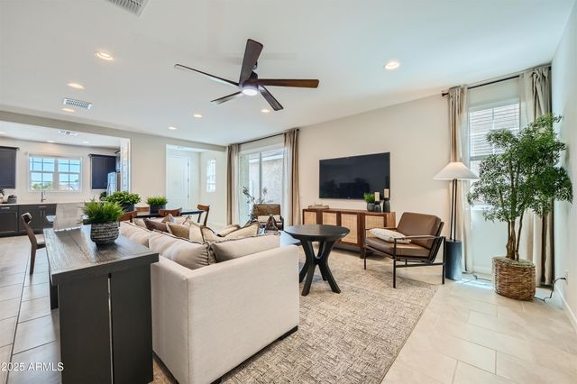 8260 E PETERSON Avenue, Mesa, AZ 85212