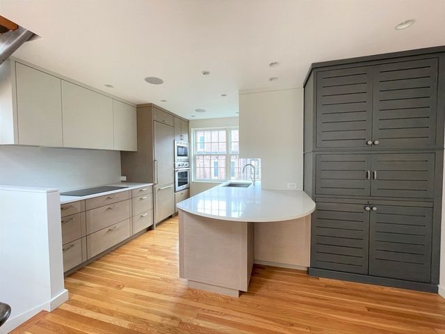 33 Lawrence St 2, Boston, MA 02116