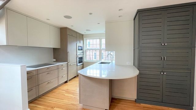 33 Lawrence St 2, Boston, MA 02116