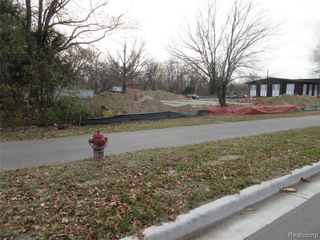 21751 W Nine Mile, Southfield, MI 48075