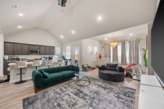 646 Olympic Way, Red Oak, TX 75154