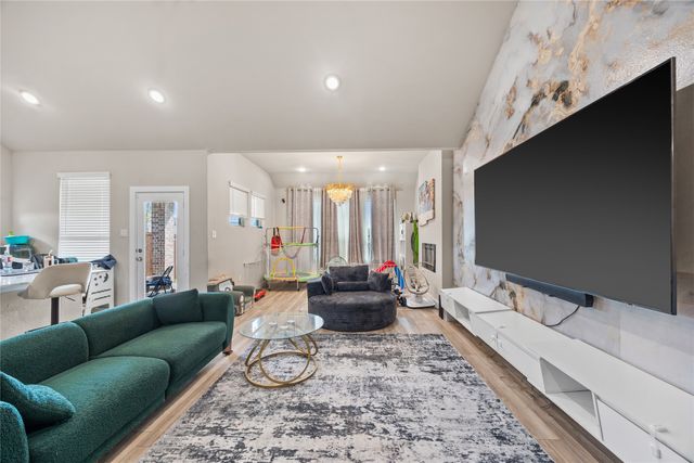 646 Olympic Way, Red Oak, TX 75154