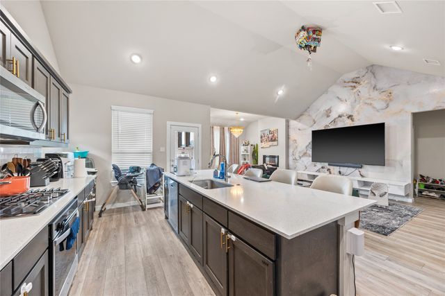 646 Olympic Way, Red Oak, TX 75154