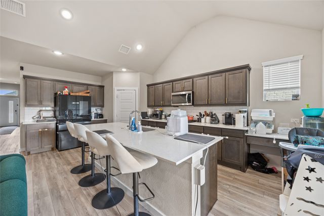 646 Olympic Way, Red Oak, TX 75154